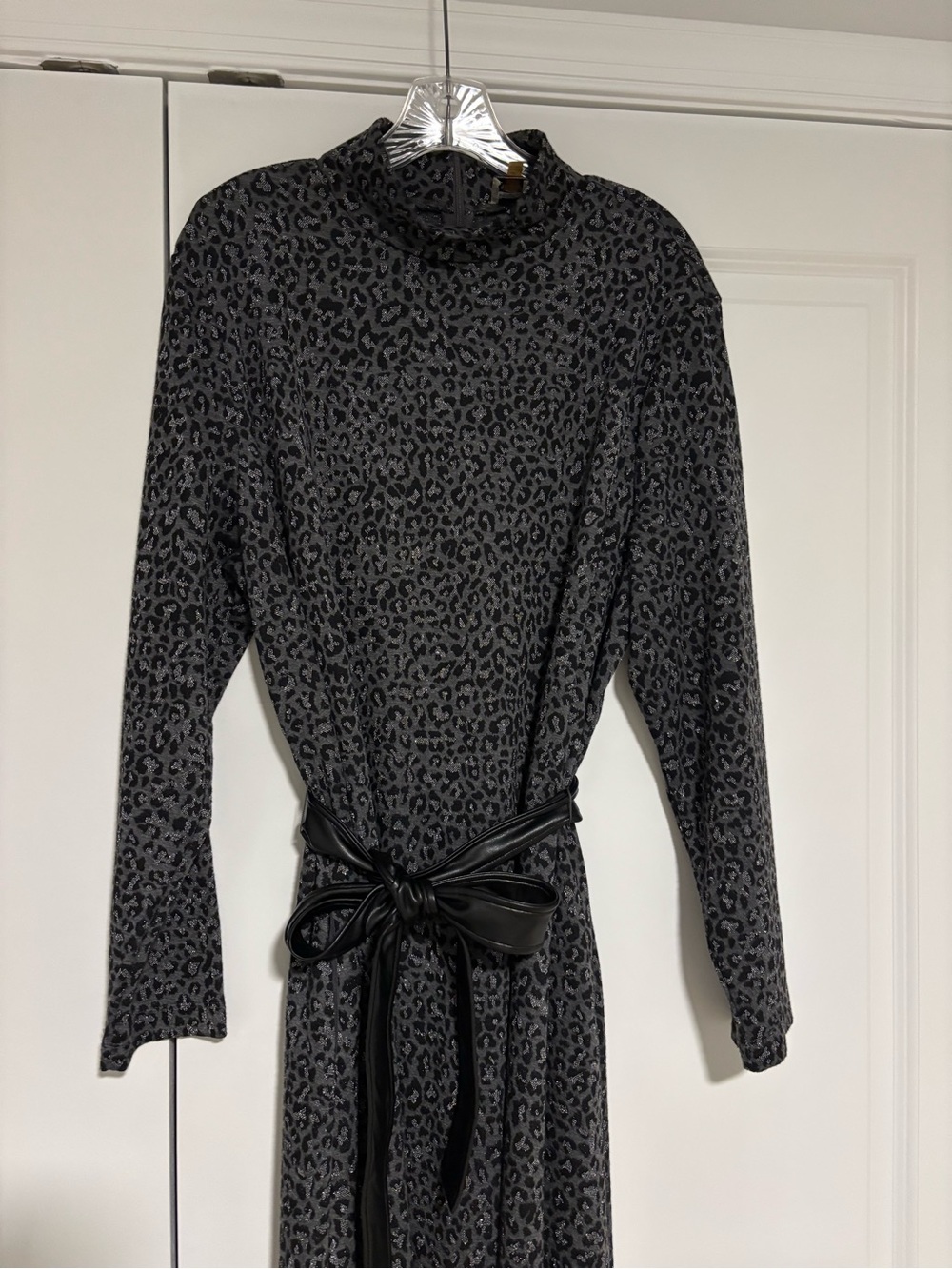 Anne Klein Women's Gray Leopard Print Long Sleeve Dress with Tie Belt